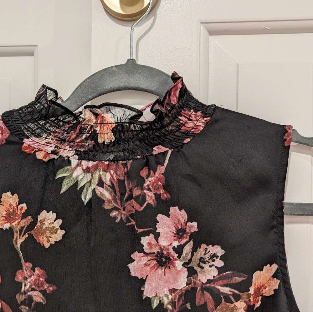 Vince Camuto Garden Fleur Ruffle Neck Blouse, Size Petite XS- Black/ Pink - Picture 3 of 9